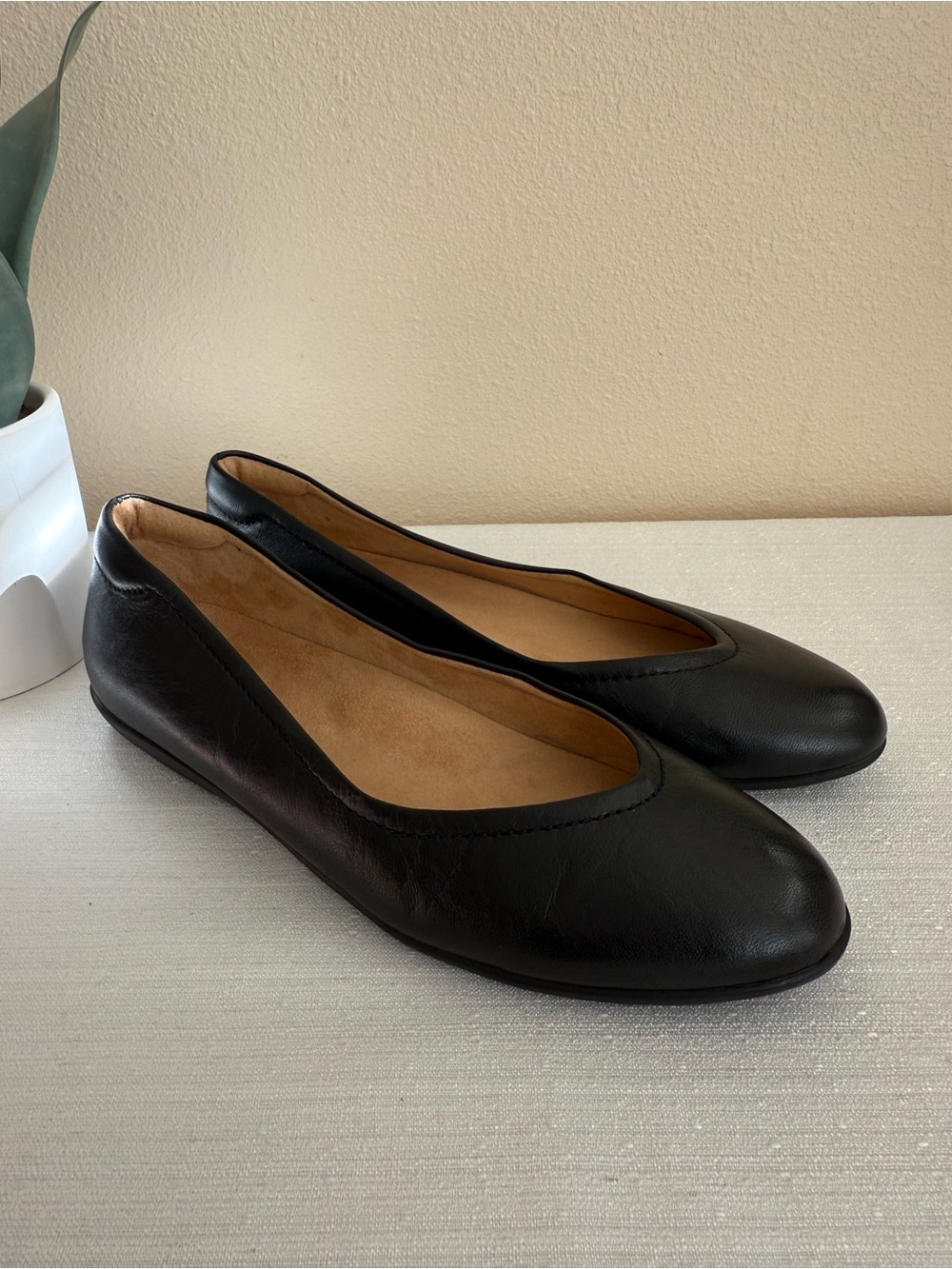 Naturalizer Classic Black Leather Women's Ballet Flats